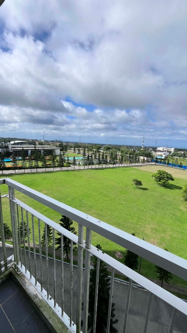 Tagaytay SMDC Winds 1-BR 31SQM Corner Unit (Category: Apartments & Condos) located in Caloocan City. Submitted by atienzar (Listing ID 1460196662, Image 2). Description: For Sale: SMDC WIND Tagayatay Tower 3 1 BR end unit 30.74 sqm. *Price negotiable; clean title *Great condition: Family vacation house (used 2 days per month since 2016) *Mountain view at balcony, clubhouse view at kitchen (w/peek of Taal Lake) *Fully furnished (2 beds with 1 loft