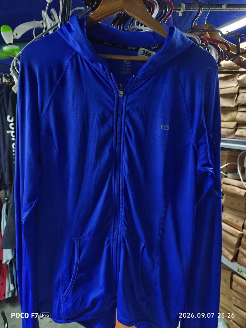 TapOut hoodie (Category: Coats, Jackets and Outerwear) located in Mexico. Submitted by josephnuqui1980 (Listing ID 1460271907, Image 1). Description: TapOut Hoodie for sale Size L-XL.