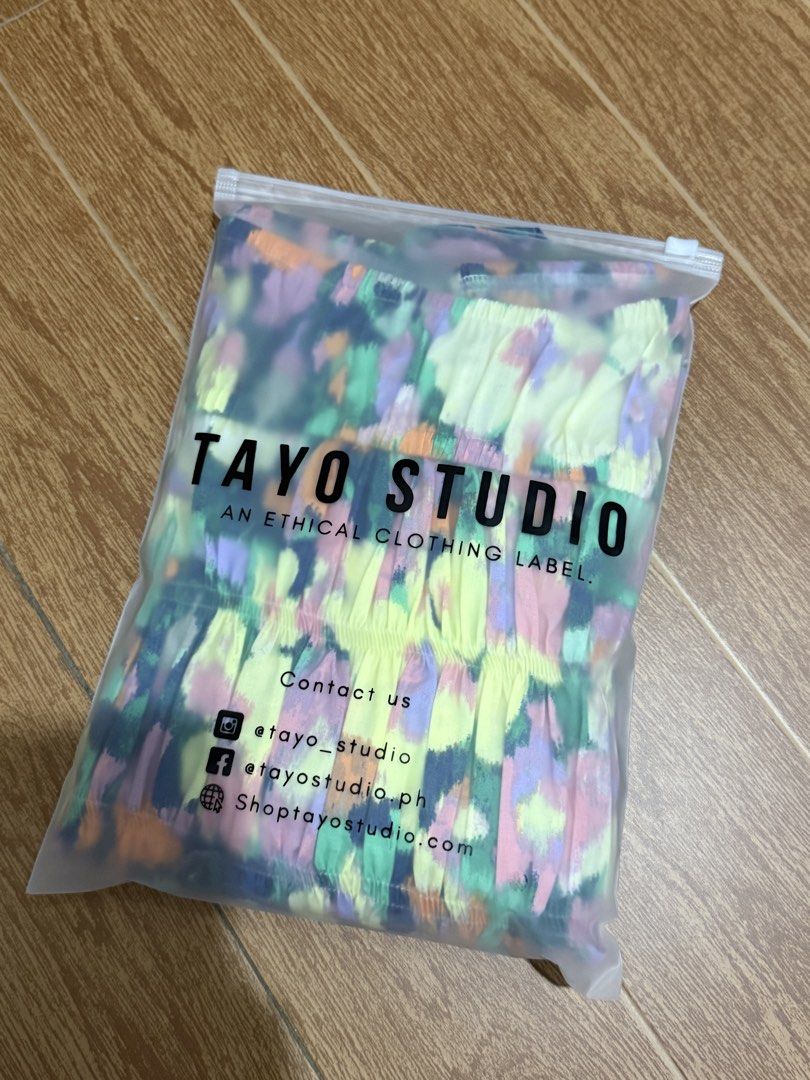 TAYO STUDIO ELENA TOP (Category: Blouses) located in Manila. Submitted by frealcantara (Listing ID 1460247447, Image 2). Description: TAYO STUDIO ELENA TOP — PASTEL ABSTRACT 🌸 ₱1,499 | Brand New with Tag Impulse buy alert 😂💗 Got this from their flagship store for ₱1,600. Sinukat lang once. ✨ Elena Top ✨ Pastel Abstract print ✨ Beautiful pastel mix of pink, mint, yellow, blue & purple ✨ Feminine puff sleeves + flattering smocked waist ✨ Brand n