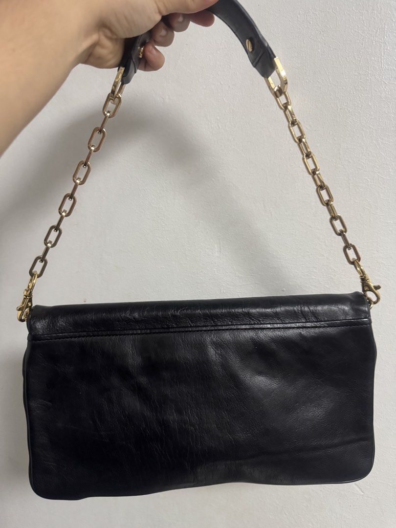 TB Gold chain Shoulder Bag (Category: Shoulder Bags) located in Makati City. Submitted by meticoolous (Listing ID 1460109716, Image 2). Description: .