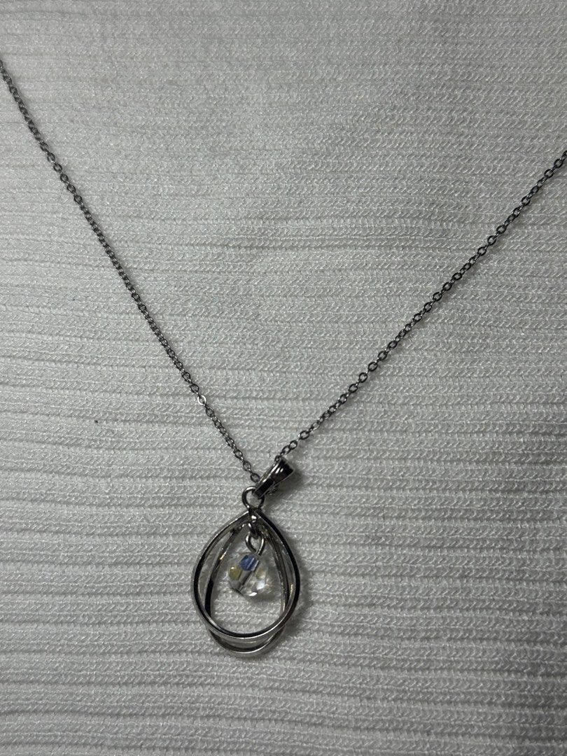Teardrop necklace (Category: Necklaces) located in Ligao. Submitted by veetrinkets (Listing ID 1460257904, Image 1). Description: -silver plated -16 inches -lobster clasp .