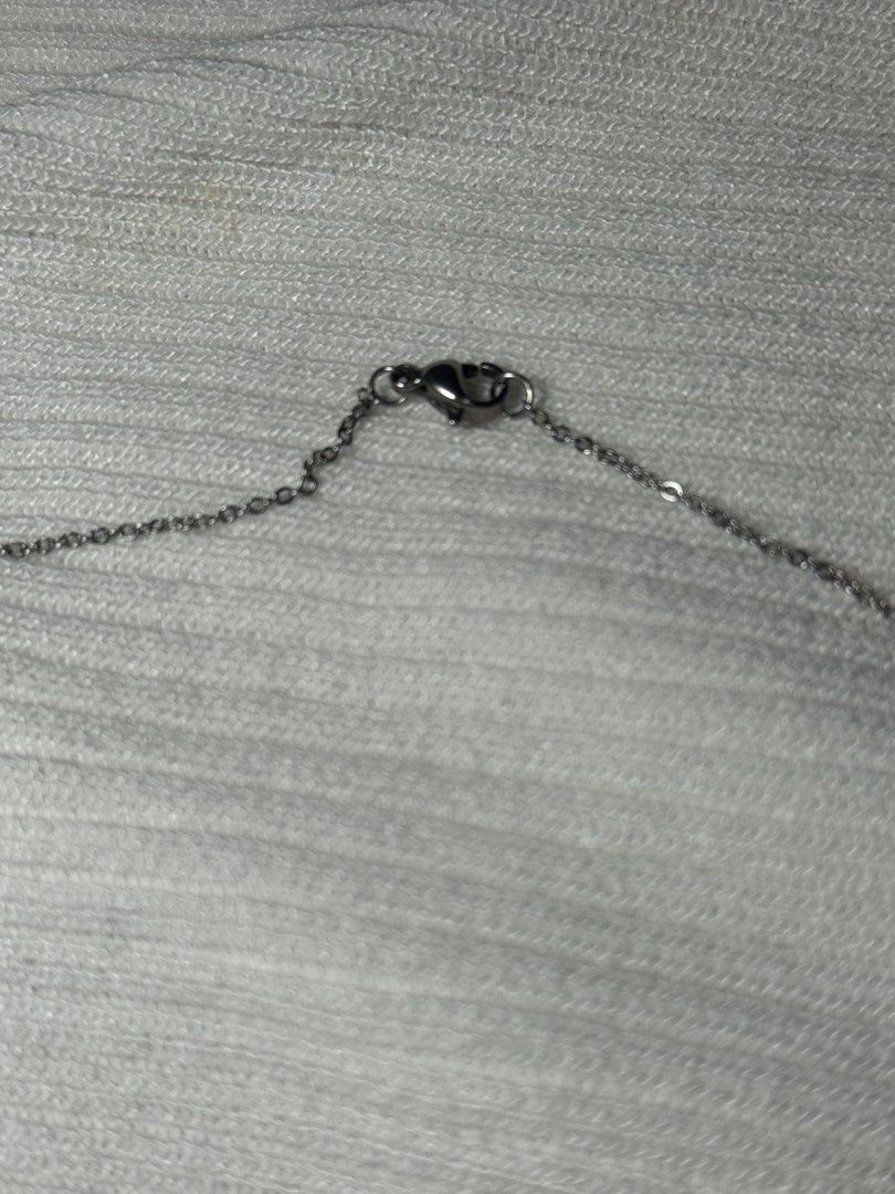 Teardrop necklace (Category: Necklaces) located in Ligao. Submitted by veetrinkets (Listing ID 1460257904, Image 2). Description: -silver plated -16 inches -lobster clasp .