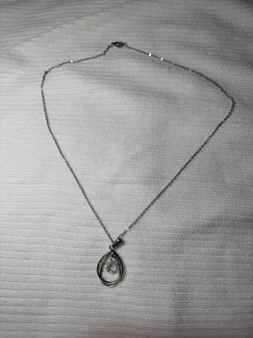 Teardrop necklace (Category: Necklaces) located in Ligao. Submitted by veetrinkets (Listing ID 1460257904, Image 3). Description: -silver plated -16 inches -lobster clasp .