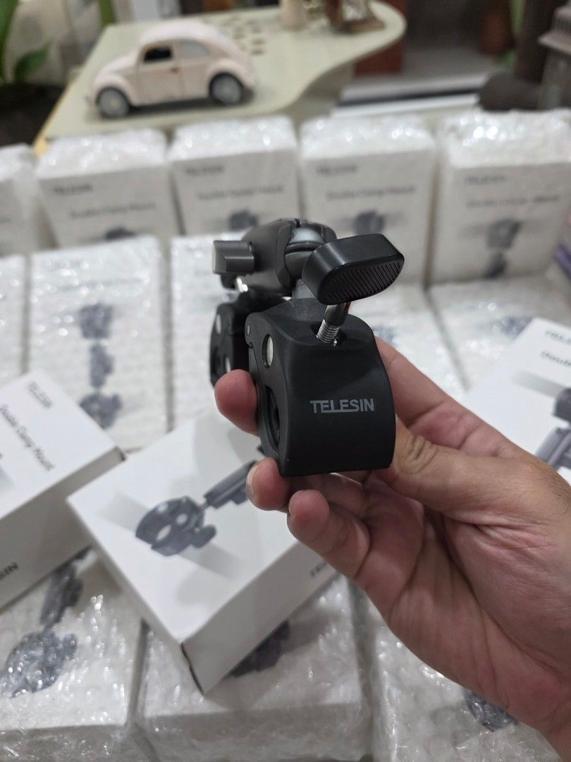 Telesin double clamp mount (Category: Tripods & Monopods) located in San Mateo. Submitted by macoi1988 (Listing ID 1460210235, Image 3). Description: sale brandnew sealed telesin double clamp mount price: 600 Location: ampid 1 san mateo rizal. Pwedeng pick up dito sa bahay namin. Pwedeng j&t payment first. Pwedeng lalamove cod or gcash payment ikaw ang magbubook then tawagan mo si rider kapag nandito na para mapacheck mo kung tama yung item na bi