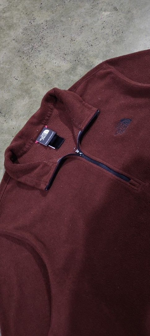 The North Face Red Fleece 1/4 Zip Pullover (Category: Coats, Jackets and Outerwear) located in Bulacan. Submitted by adrian2325 (Listing ID 1460262682, Image 3). Description: - Classic red fleece pullover from The North Face - Soft and warm fleece material - Features a quarter-zip neckline - Embroidered logo on the chest - Ideal for layering or standalone wear - Easy to style for casual outings.