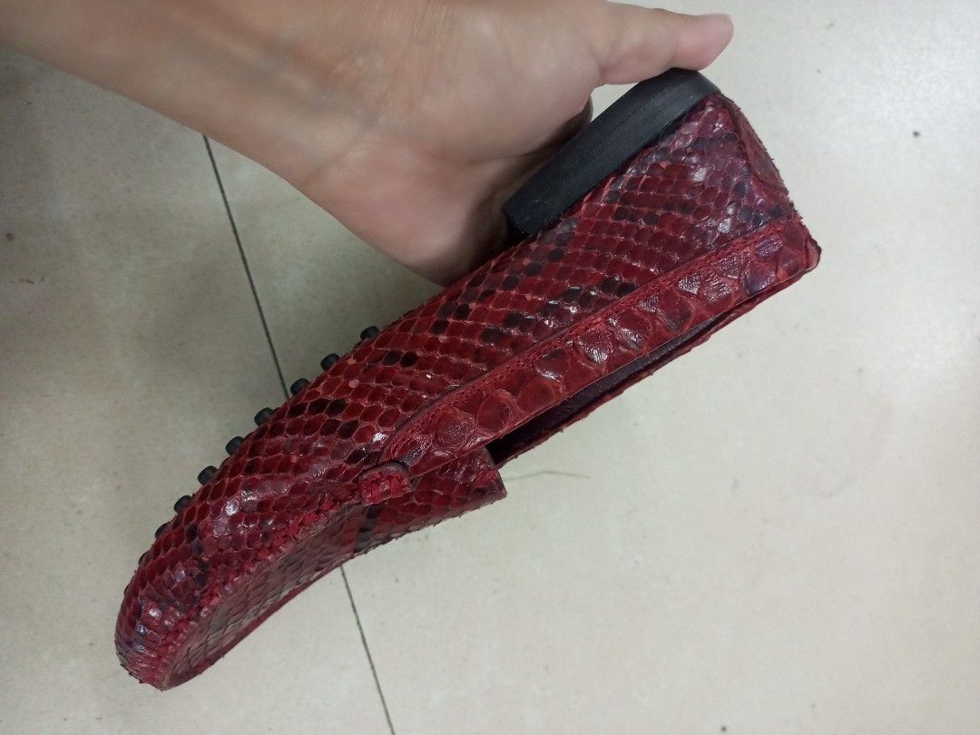 TOD'S DRIVING LOAFERS (Category: Loafers) located in Bulacan. Submitted by joanagwen (Listing ID 1460128084, Image 2). Description: T0D'$ LOAFERS Size 35 on tag.