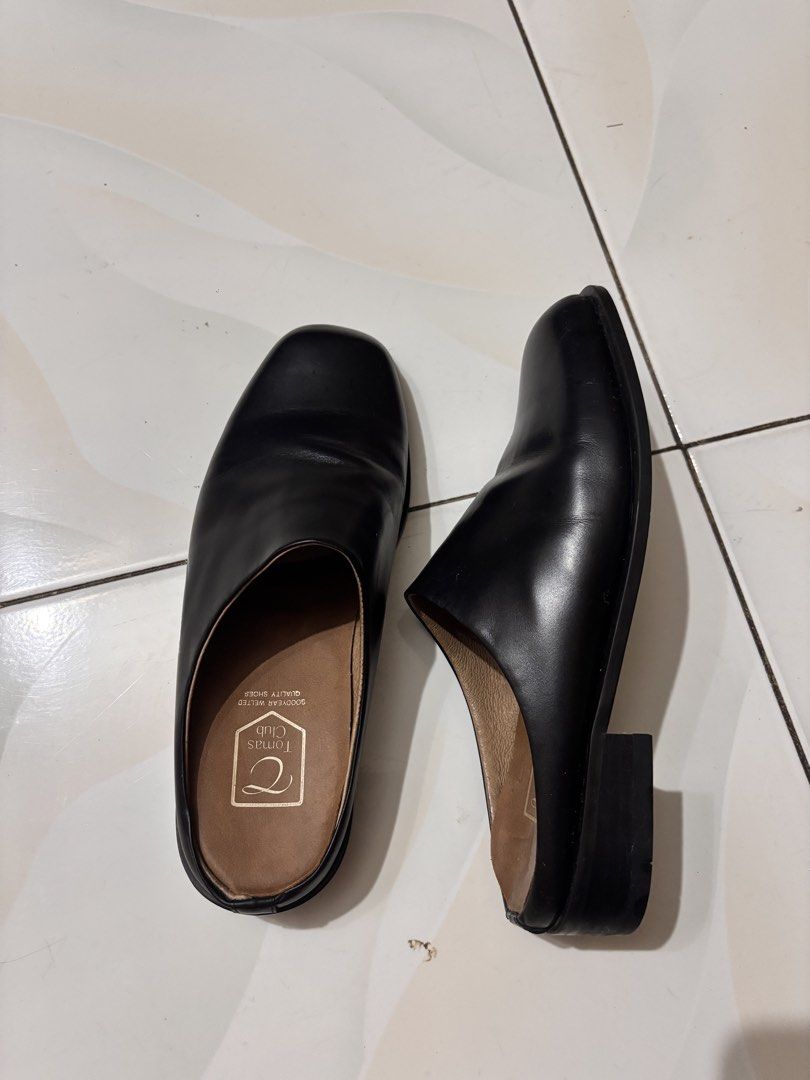 Tomas Club Black Leather Mules (Category: Dress Shoes) located in Malasiqui. Submitted by migu.mogu (Listing ID 1460141833, Image 2). Description: - Brand: Tomas Club Size 41 - Black Mules Leather - Construction: Goodyear welted for durability - Square toe.