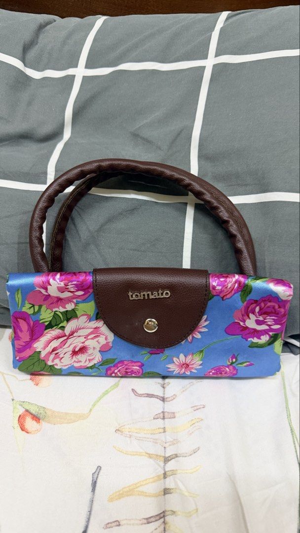 Tomato Foldable Tote Bag (Category: Tote Bags) located in Manila. Submitted by declutteringlot (Listing ID 1460273249, Image 1). Description: .