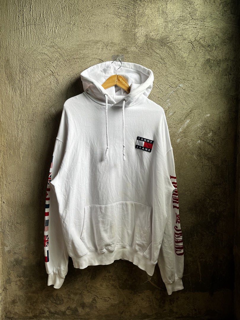 TOMMY HILFIGER EMBROIDERED HOODIE (Category: Hoodies) located in Cagayan de Oro. Submitted by rewornthriftph (Listing ID 1460130933, Image 3). Description: width: 24 length: 27 BOXY LARGE | FITS also on medium Color rate: 9/10 Issue: STAIN NOT SURE IF WASHABLE In VERY GOOD Condition See details and reference on slides Payment Methods: GCASH/JNT PLS MANAGE YOUR EXPECTATIONS. THRIFT ITEMS, NO CANCELLATION ₱1000.