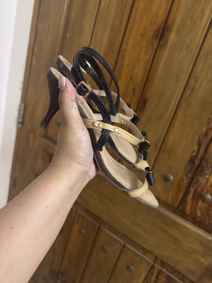 Tory Burch Bow Sandal Ankle Strap (Category: Sneakers & Footwear) located in Bacolod City. Submitted by vintage_vogue6100 (Listing ID 1460271615, Image 2). Description: Tory Burch Bow Sandal Ankle Strap 36.5-37 euro Shipping via JNT.