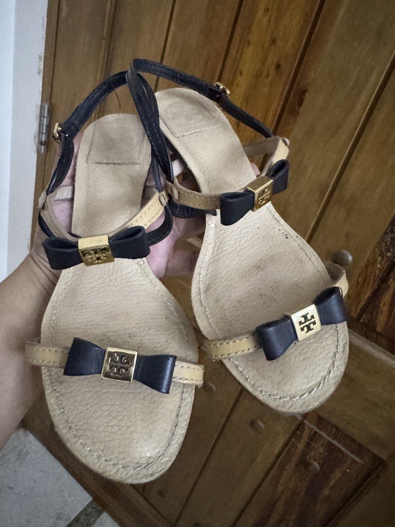 Tory Burch Bow Sandal Ankle Strap (Category: Sneakers & Footwear) located in Bacolod City. Submitted by vintage_vogue6100 (Listing ID 1460271615, Image 3). Description: Tory Burch Bow Sandal Ankle Strap 36.5-37 euro Shipping via JNT.