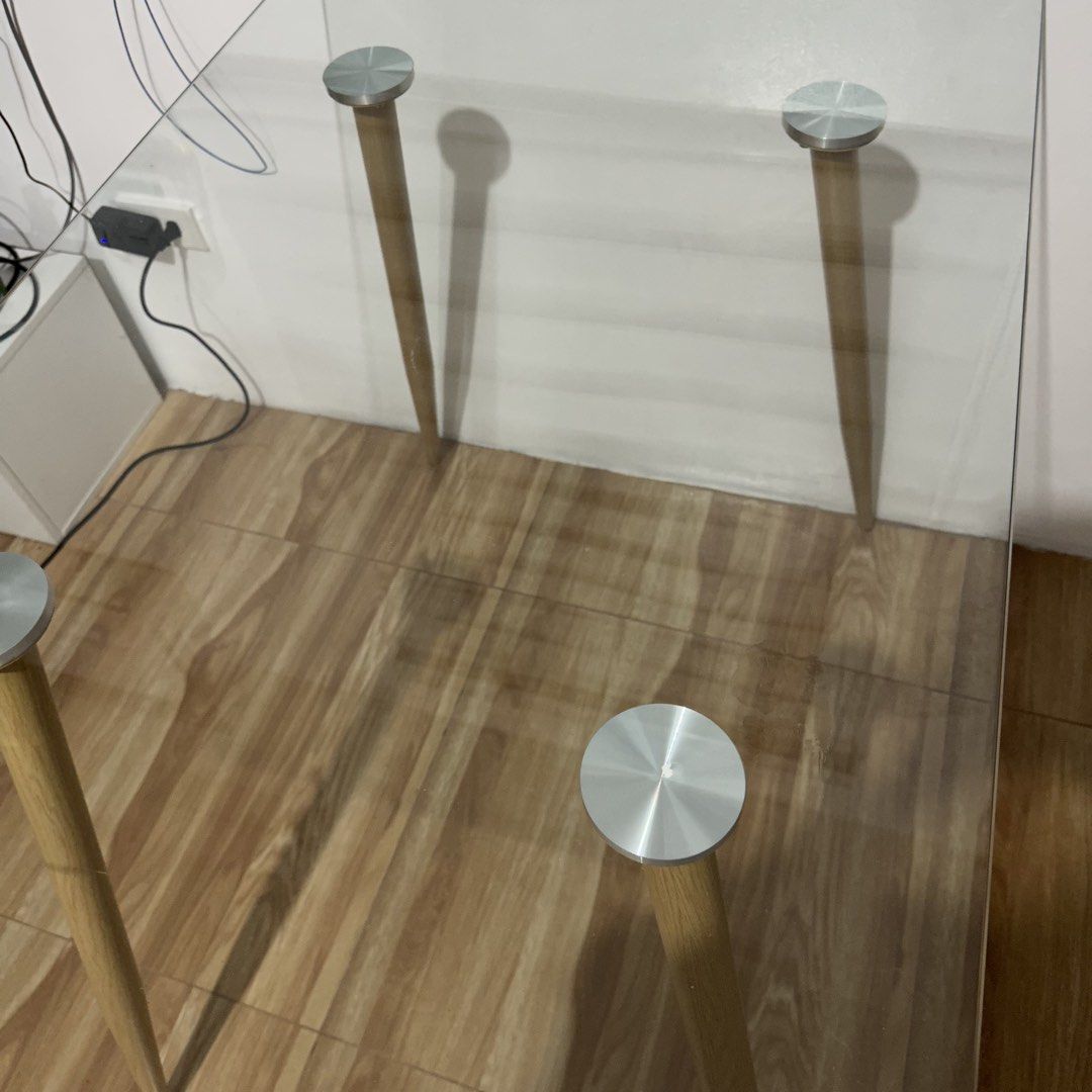 TRANSPARENT DINING TABLE (Category: Other Kitchenware & Tableware) located in Bulacan. Submitted by itemsbyjj (Listing ID 1460210952, Image 3). Description: No issue.