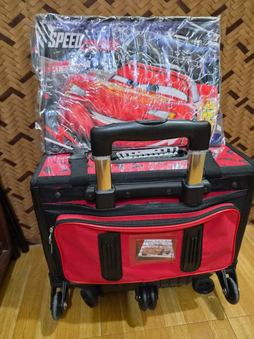 Trolley School Bag (Category: Stationery & School Supplies) located in Cainta. Submitted by rachelmed44279 (Listing ID 1460196073, Image 3). Description: This is almost new. No damage. Includes lunch bag, bag cover (to protect from rain), long envelope for kids arts or other school activities. Open for price negotiation..