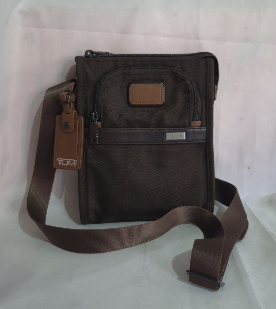 Tumi Alpha 2 Pocketbag Small... (Category: Sling Bags) located in Davao. Submitted by bae214214 (Listing ID 1460213228, Image 1). Description: Ptpa Salamat admin Tumi Alpha 2 Pocket bag small (Espresso) Crossbody/Shoulder sling bag "22110ES2E" Dimension Approx: 9.5 x 8 inches Excellent color and condition No issue ‼️ very minimal sign of usage malinis labas at loob sobrang ganda at solid pa Price: 8,000 .