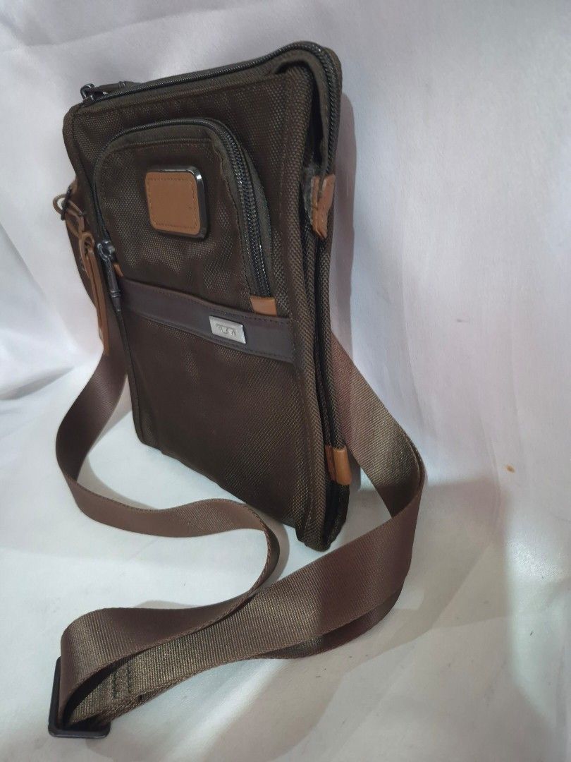Tumi Alpha 2 Pocketbag Small... (Category: Sling Bags) located in Davao. Submitted by bae214214 (Listing ID 1460213228, Image 3). Description: Ptpa Salamat admin Tumi Alpha 2 Pocket bag small (Espresso) Crossbody/Shoulder sling bag "22110ES2E" Dimension Approx: 9.5 x 8 inches Excellent color and condition No issue ‼️ very minimal sign of usage malinis labas at loob sobrang ganda at solid pa Price: 8,000 .