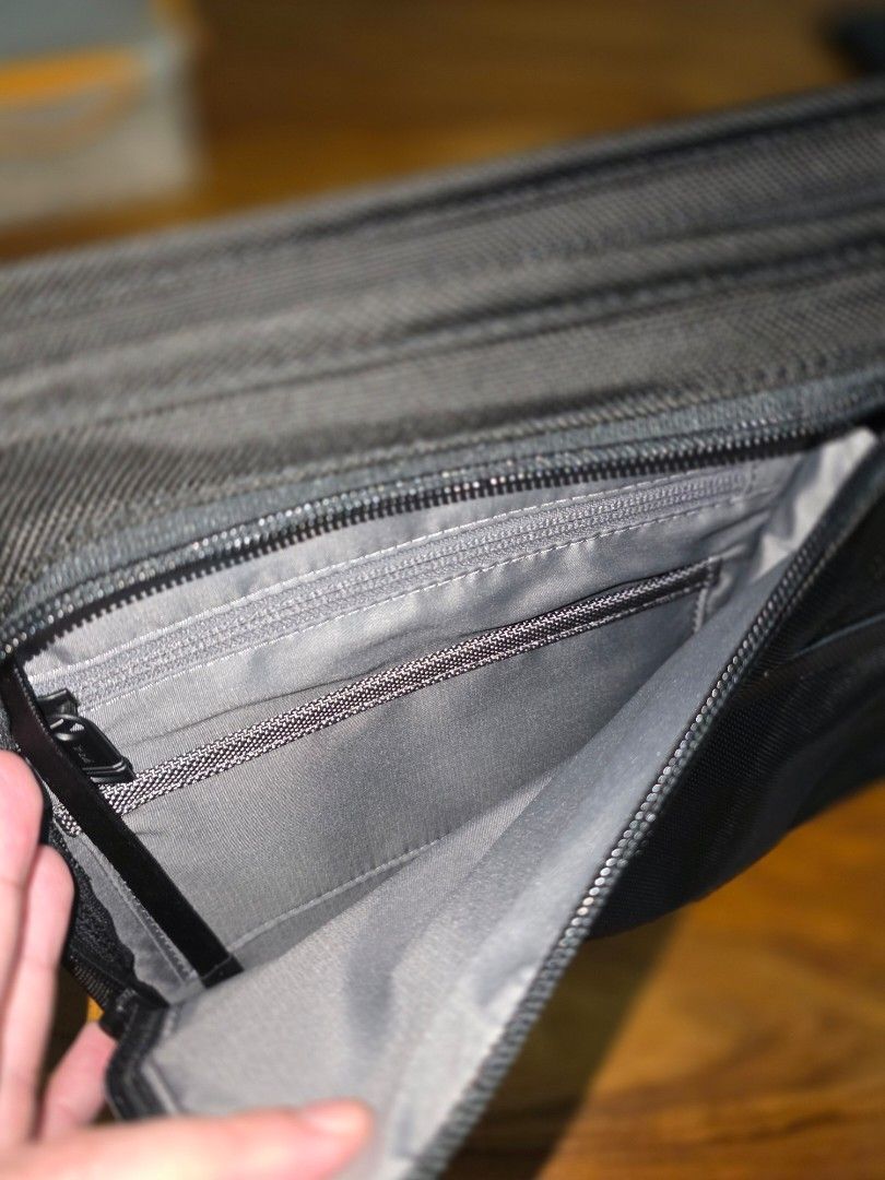 Tumi Alpha 3 Portfolio Document Bag/Case (Category: Luxury Bags & Wallets) located in Quezon City. Submitted by vksmd (Listing ID 1460194149, Image 2). Description: Tumi Alpha 3 Portfolio ideal for documents and small tablets / laptops RFS: Barely used / sold my tablet https://tumi.in/product/tumi-alpha-portfolio-9666572.