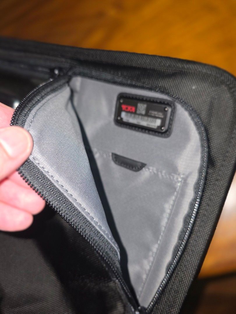 Tumi Alpha 3 Portfolio Document Bag/Case (Category: Luxury Bags & Wallets) located in Quezon City. Submitted by vksmd (Listing ID 1460194149, Image 3). Description: Tumi Alpha 3 Portfolio ideal for documents and small tablets / laptops RFS: Barely used / sold my tablet https://tumi.in/product/tumi-alpha-portfolio-9666572.