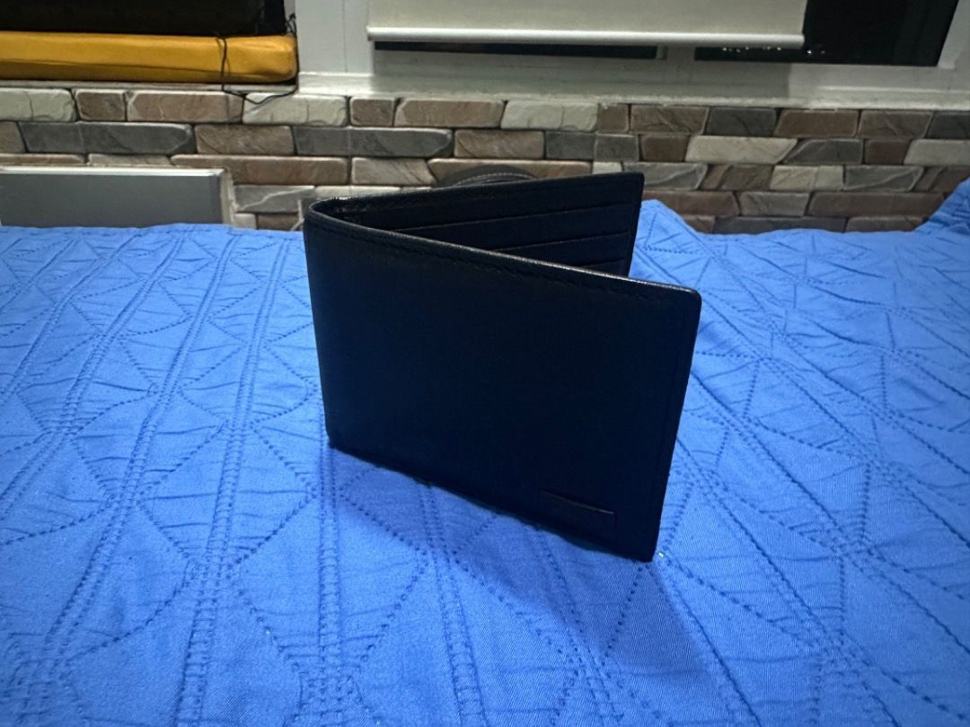 Tumi Horizon Money Clip Wallet (Category: Luxury Bags & Wallets) located in Quezon City. Submitted by tobygabriel.696 (Listing ID 1460228128, Image 1). Description: Highlight Features: - Material: Leather - Wallet Type: Money Clip - Slim Wallet - 6x Card Pockets - 2x Slip Pockets (No box) Condition: Normal Wear.