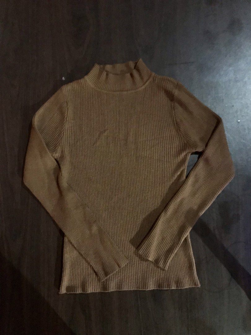 Turtleneck Ribbed Top (Category: Longsleeves) located in Rizal. Submitted by ninaikomaui (Listing ID 1460174598, Image 1). Description: (actual color may vary due to lighting) PRELOVED| Used once only. » no COD, payment first » buyer will shoulder shipping fee » no return/exchange/refund 📍 Rodriguez, Rizal.
