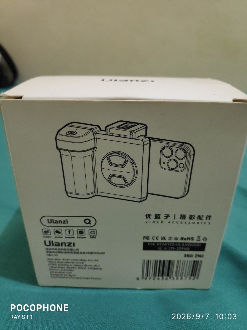 Ulanzi CG01 Bluetooth Smartphone Grip (Category: Other Mobile & Gadget Accessories) located in Pagsanjan. Submitted by rays-days (Listing ID 1460255474, Image 3). Description: - Ulanzi CG01 Bluetooth Smartphone Grip - Perfect for vlogging and mobile photography - Features a 10X magnification lens - Convenient Type-C charging - Bluetooth connection up to 20 meters - Comes with original box and manual meet ups around SANTA CRUZ LAGUNA.