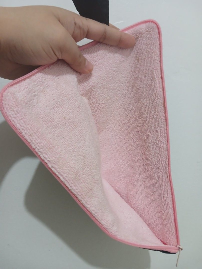 Umbrella/Water Bottle Pouch Bundle (Category: Purses & Pouches) located in Pasig City. Submitted by moreonwatches (Listing ID 1460198452, Image 3). Description: Bundle of two Water Bottle/Umbrella Absorbent Case Japan-Sourced Can fit tumbler and folding umbrella Waterproof.