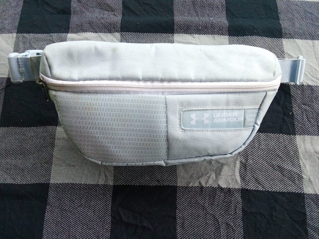 Under armour Belt bag (Category: Belt bags, Clutches and Pouches) located in Polomolok. Submitted by timog_high_ice (Listing ID 1460136687, Image 1). Description: - Under armour - Lightweight - Easy to carry - Many Pocket inside Ang ganda nito ❤️.