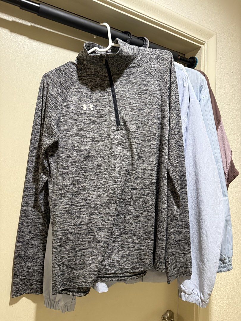 Under armour jacket (Category: Activewear) located in Manila. Submitted by v2024 (Listing ID 1460136054, Image 1). Description: Small.