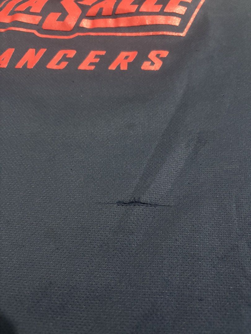 UNDERARMOUR LASALLE LANCERS (Category: Tshirts & Polo Shirts ) located in San Fernando. Submitted by astrid_07 (Listing ID 1460252970, Image 2). Description: UNDERARMOUR SHIRT LASALLE LANCERS FIT TO LARGE TO XL 300 + SHIPPING FEE.
