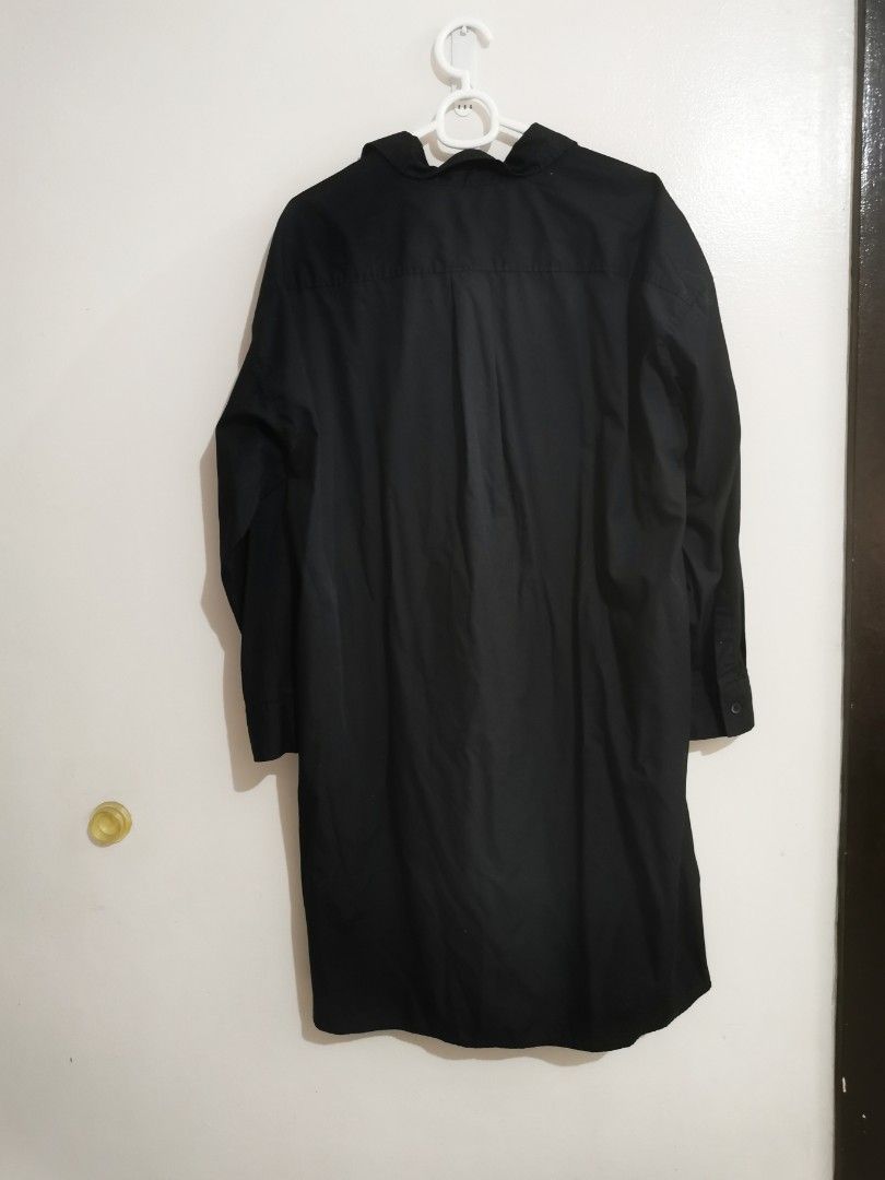 Uniqlo Black Dress (Category: Dresses) located in Pasig City. Submitted by rialuna_fire (Listing ID 1460170979, Image 2). Description: Front length 35.5" Back length 38.5".
