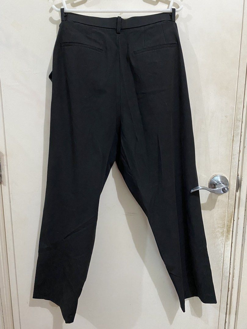 Uniqlo Black Slacks (Category: Other Bottoms) located in Taguig. Submitted by maly01_ (Listing ID 1460214652, Image 3). Description: - Size: XL dm for inquiries :).