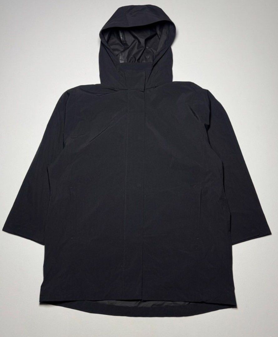 UNIQLO BLOCKTECH HALF COAT (Category: Coats, Jackets and Outerwear) located in Angeles City. Submitted by decluttering129 (Listing ID 1460129039, Image 2). Description: UNIQLO BLOCKTECH HALF COAT size Large color black Angeles location decluttering w-21-23 L-30.
