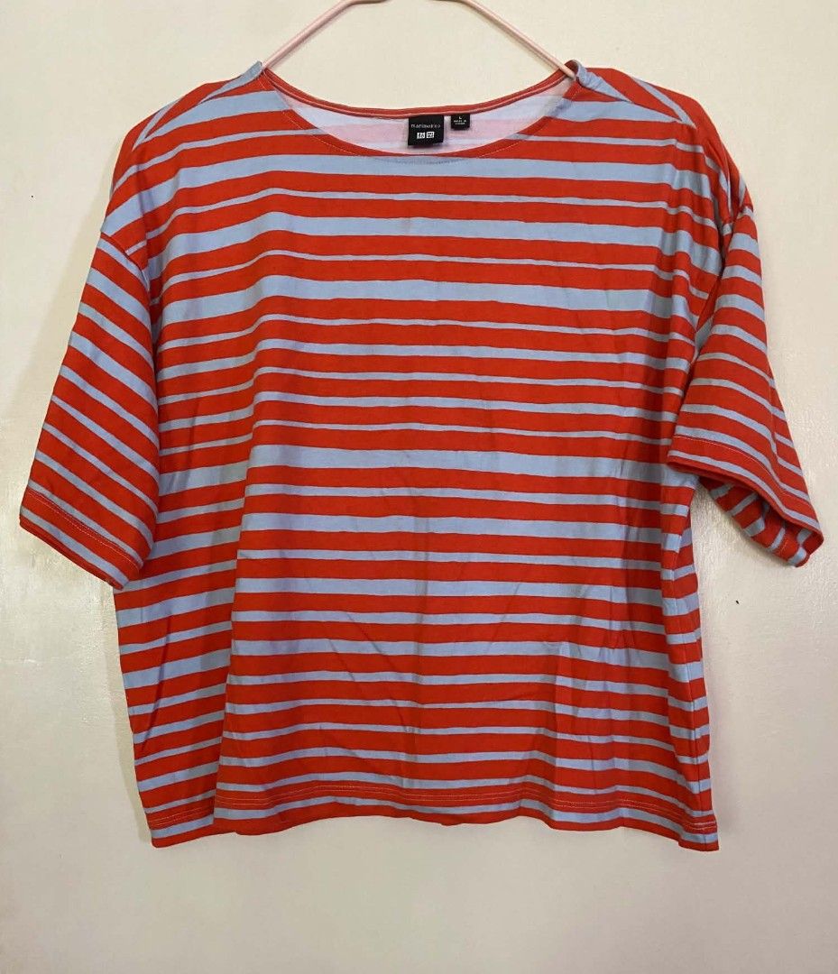 Uniqlo blouse (Category: Blouses) located in Marikina City. Submitted by 25thofaugust (Listing ID 1460117228, Image 1). Description: Uniqlo top like new condition Large.