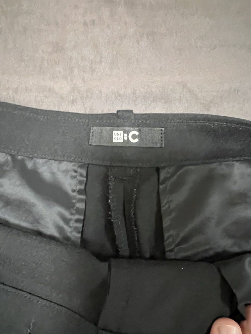 Uniqlo c pleated shorts (Category: Shorts) located in Mandaluyong City. Submitted by minimalmeowguy (Listing ID 1460118543, Image 2). Description: Uniqlo c pleated shorts - cotton fabric - 9.5/10 condition. Used but not abused - Dimes are in the photos - not my style anymore.