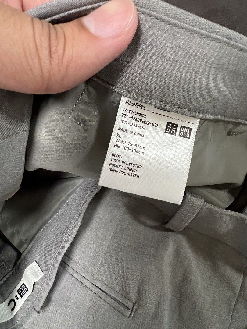 Uniqlo c pleated shorts (Category: Shorts) located in Mandaluyong City. Submitted by minimalmeowguy (Listing ID 1460118723, Image 3). Description: Uniqlo c pleated shorts - cotton fabric - 9.5/10 condition. Used but not abused - Dimes are in the photos - not my style anymore.
