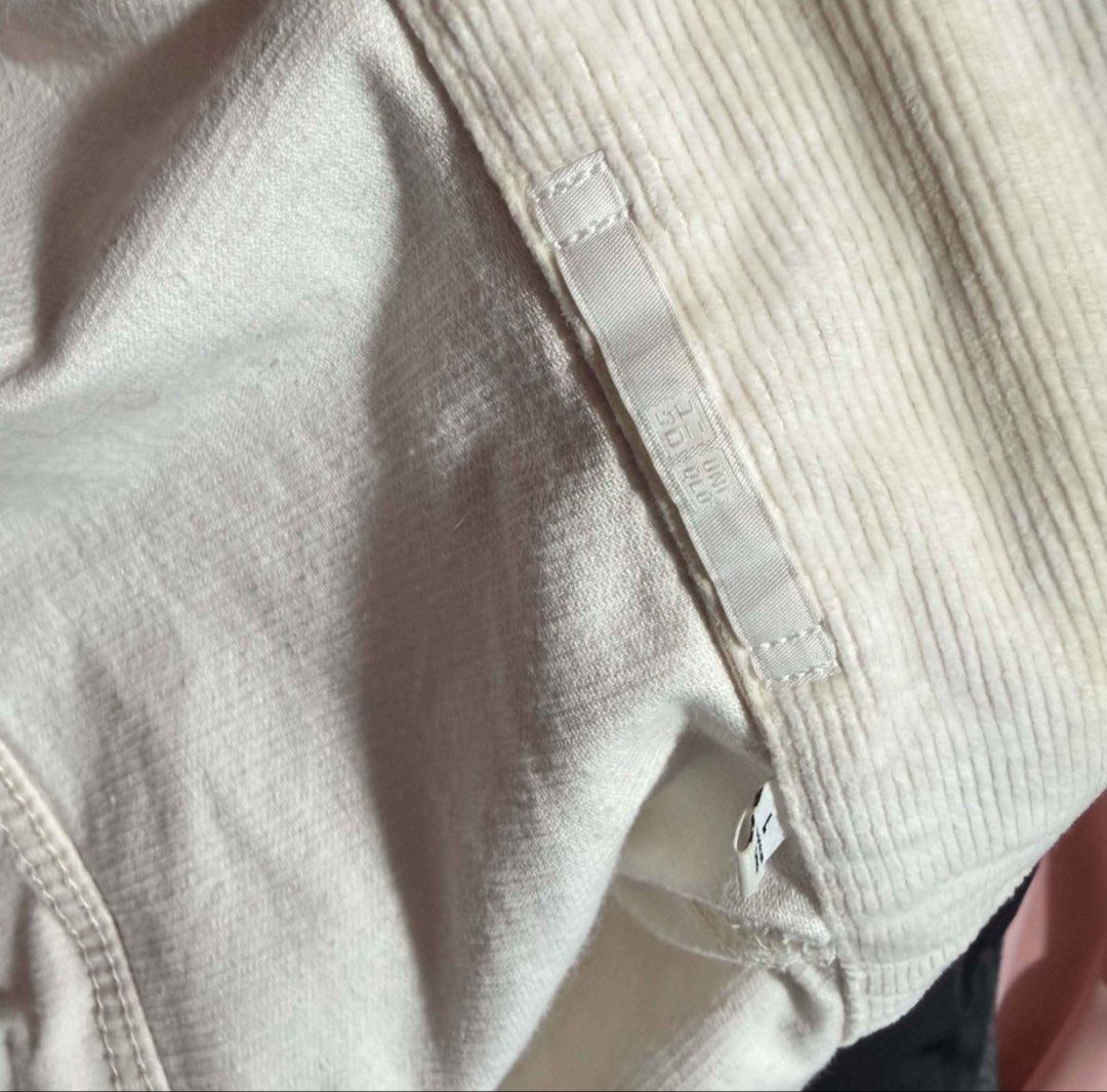 UNIQLO CORDUROY JACKET (Category: Coats, Jackets and Outerwear) located in Baguio. Submitted by thriftshopxbaguio (Listing ID 1460282150, Image 3). Description: — UNIQLO — L ON TAG | 21x21” — GOOD CONDITION .