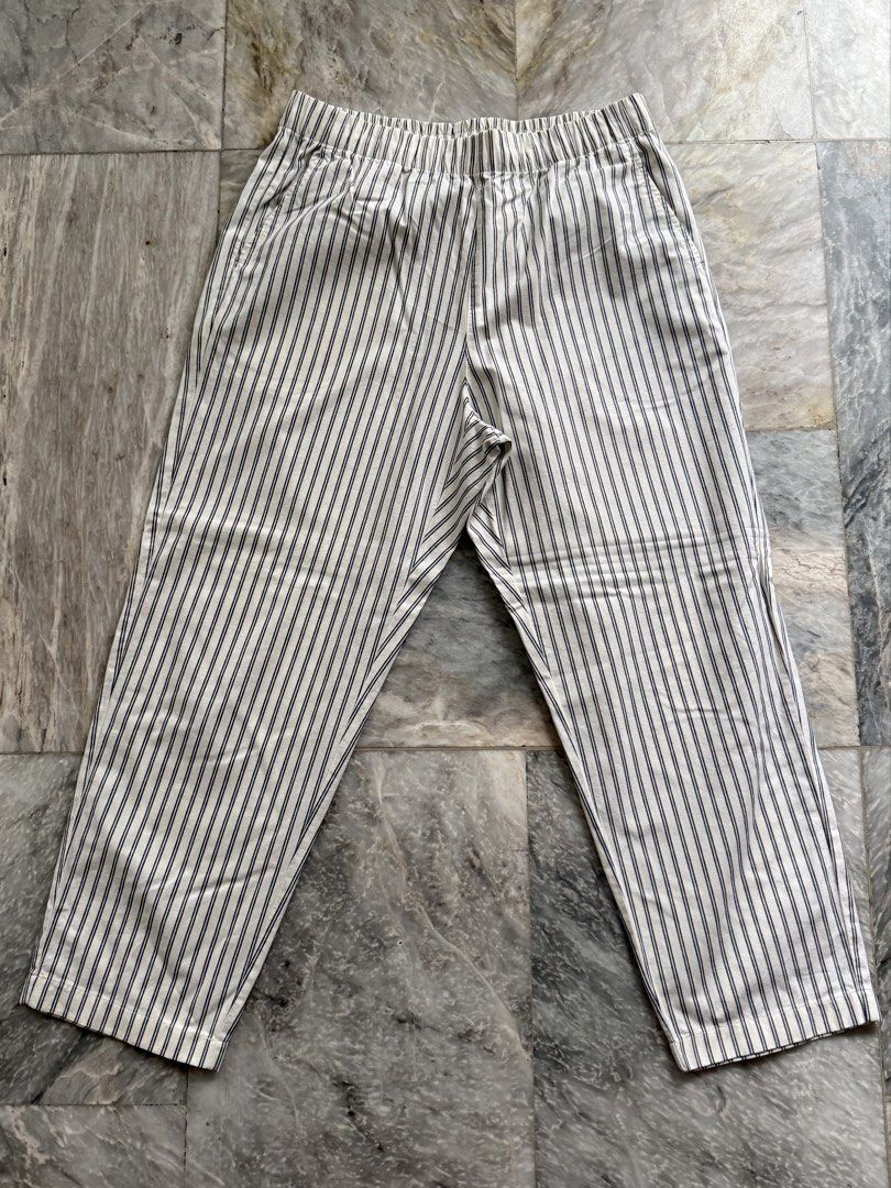 Uniqlo Cotton Pants (Category: Jeans) located in San Mateo. Submitted by aifoslvdr (Listing ID 1460142530, Image 1). Description: - With drawstring inside - Rfs: decluttering .