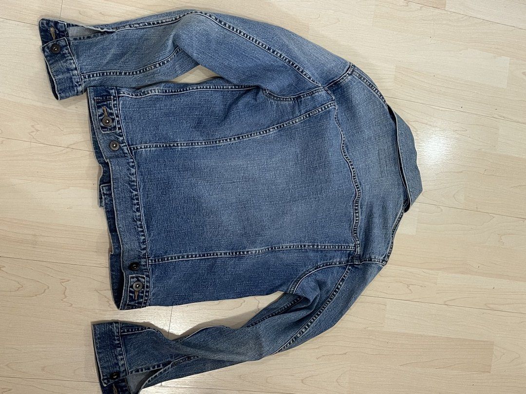 UNIQLO Denim Jacket Size S (Category: Coats, Jackets and Outerwear) located in Manila. Submitted by dragonlady118 (Listing ID 1460113050, Image 3). Description: - Classic blue denim jacket from UNIQLO - Size: S - Button-up front - Two chest pockets - Comfortable cotton and spandex blend - Ideal for layering - Versatile for any outfit.