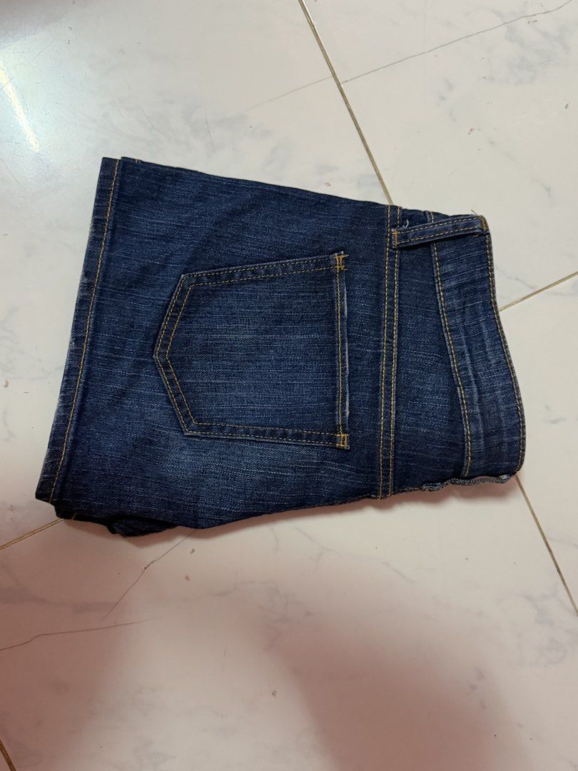 UNIQLO DENIM SHORTS (Category: Shorts) located in Iligan City. Submitted by my.preloved29 (Listing ID 1460276605, Image 2). Description: SIZE: 27 - 28.