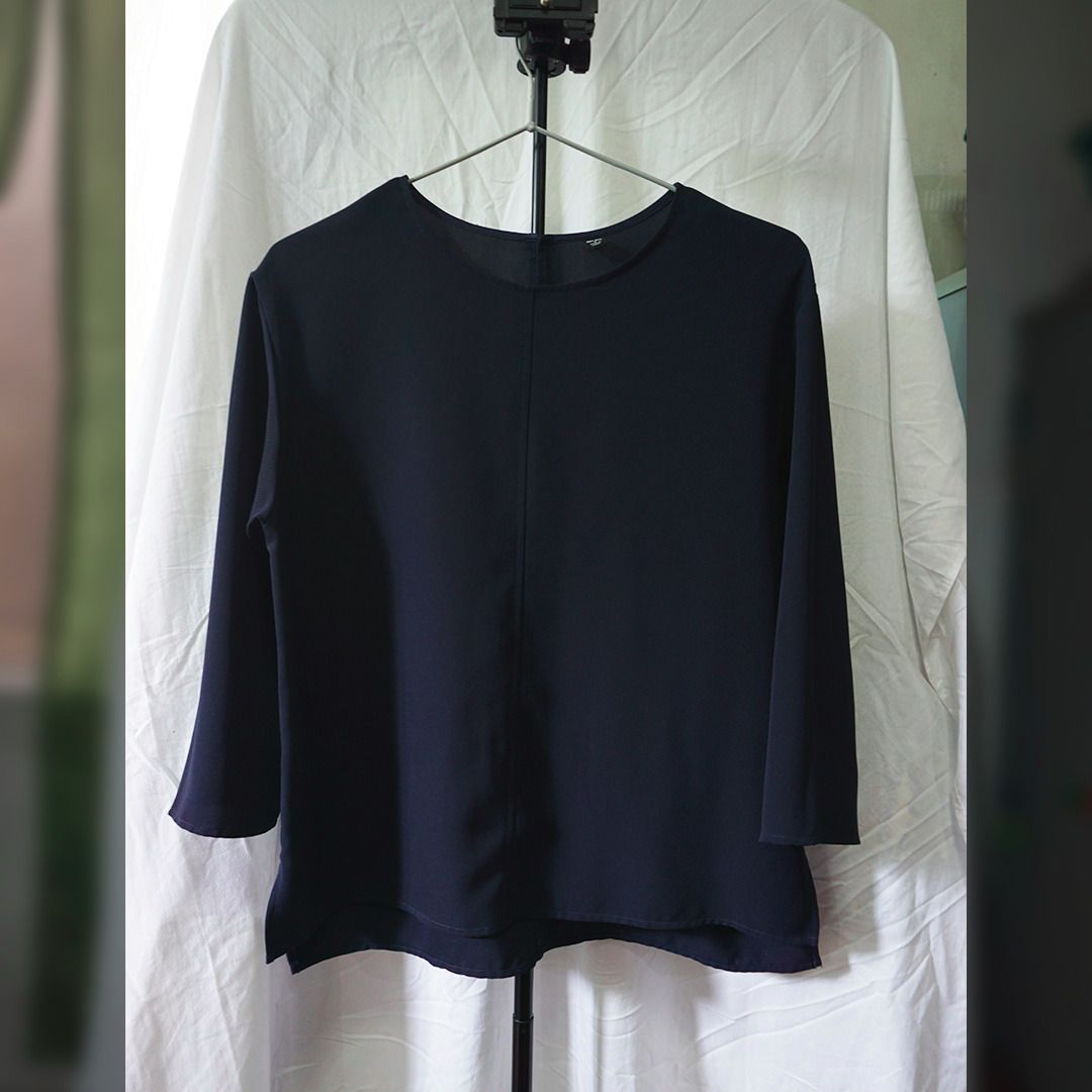 Uniqlo Drape 3/4 Sleeve Blouse (Category: Blouses) located in Quezon City. Submitted by nicabu (Listing ID 1460156616, Image 1). Description: - Navy blue blouse - Well-maintained and in very good condition 📍 Location: Tandang Sora, Q.C. 💳 Mode of Payment (MOP): GCash, Bank Transfer via InstaPay, COD (via LBC/J&T) 🚚 Mode of Delivery (MoD): LBC, J&T, Lalamove/Grab (if nearby), meetups (check description below!) Note: Shipping fee is to be should