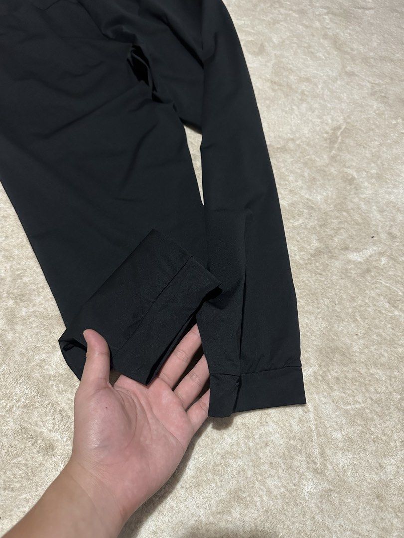 Uniqlo Dry Ex Pants (Category: Joggers) located in Las Pinas. Submitted by archimedes.joaquin (Listing ID 1460218148, Image 3). Description: Brandnew condition - 10/10 color rate - sz XL 32-34 waistline 37 inches length - No issue used few times only.