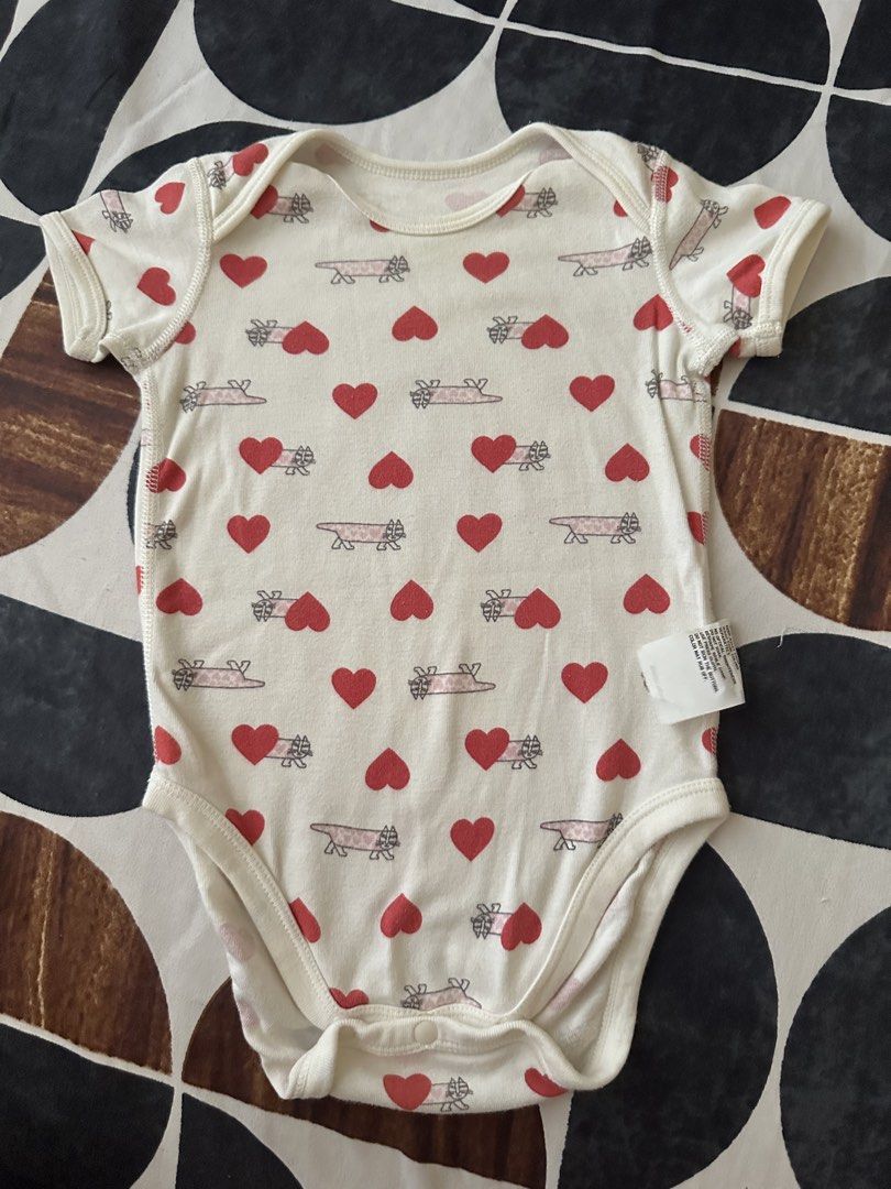 Uniqlo hearts onesie (Category: Babies & Kids Fashion) located in Makati City. Submitted by jannst (Listing ID 1460159639, Image 1). Description: .