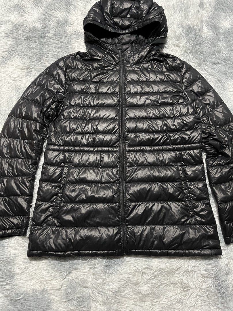 Uniqlo Lightweight Puffer Jacket (Category: Coats, Jackets and Outerwear) located in Sasmuan (Sexmoan). Submitted by winterclothes.ph (Listing ID 1460162898, Image 3). Description: Uniqlo Lightweight Puffer Jacket L on tag Women’s code Width 19.5 Length 26 Excellent Condition 880.