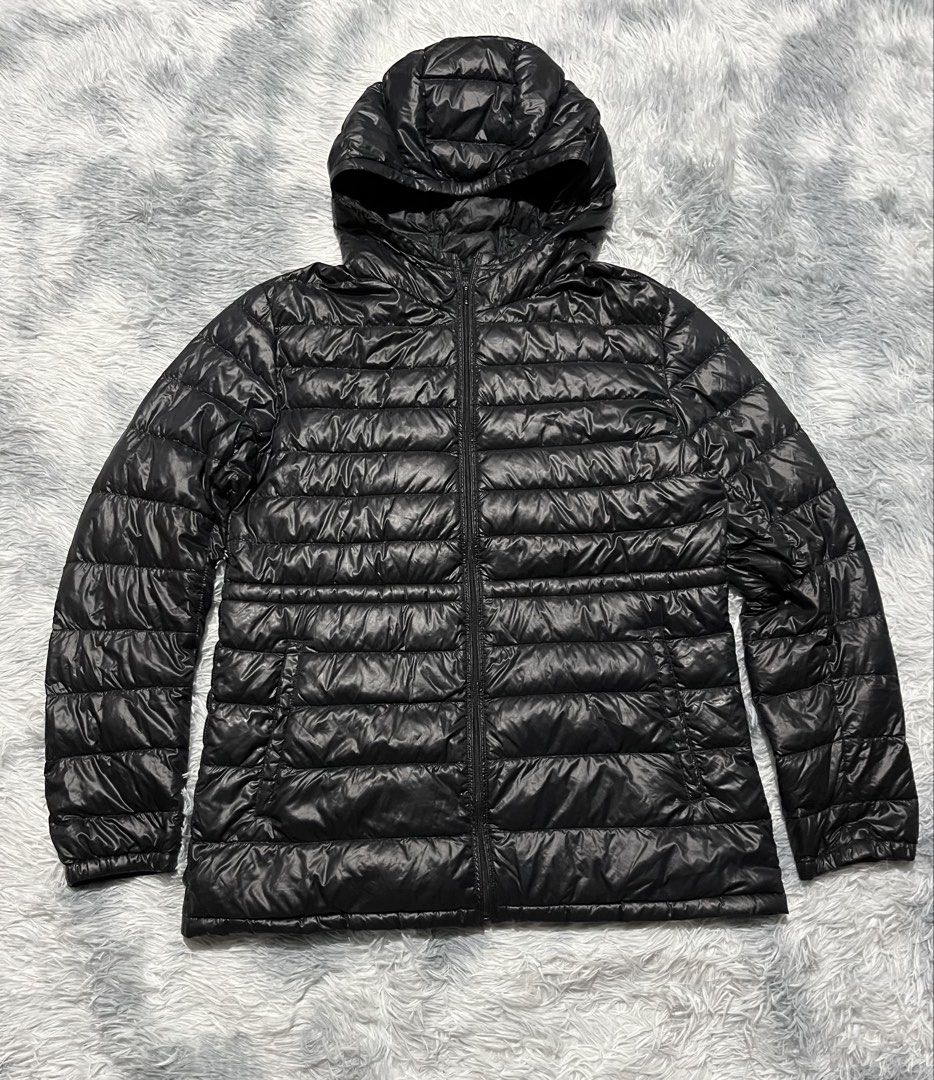 Uniqlo Lightweight Puffer Jacket (Category: Coats, Jackets and Outerwear) located in Sasmuan (Sexmoan). Submitted by winterclothes.ph (Listing ID 1460162898, Image 1). Description: Uniqlo Lightweight Puffer Jacket L on tag Women’s code Width 19.5 Length 26 Excellent Condition 880.