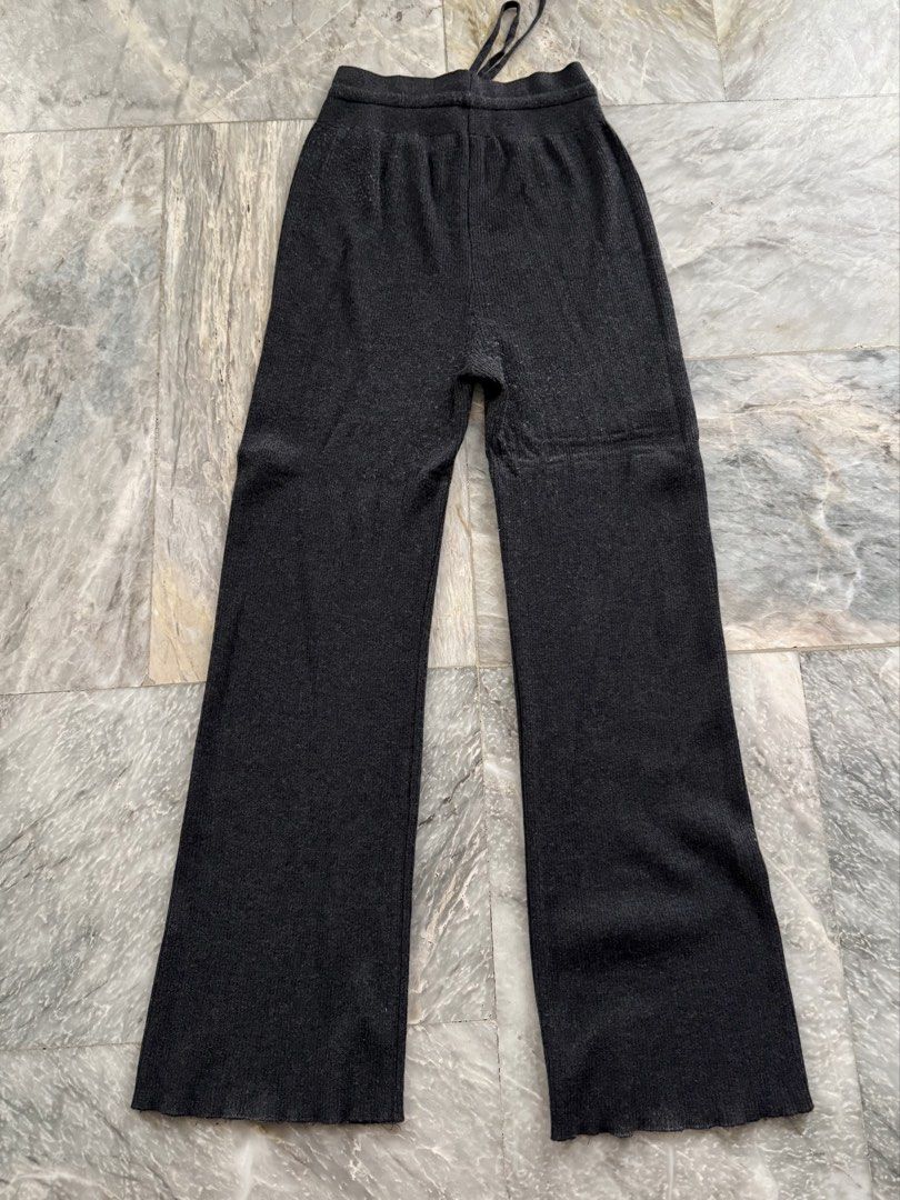 Uniqlo Loungewear Pants (Category: Undergarments & Loungewear) located in San Mateo. Submitted by aifoslvdr (Listing ID 1460141766, Image 3). Description: Pants.