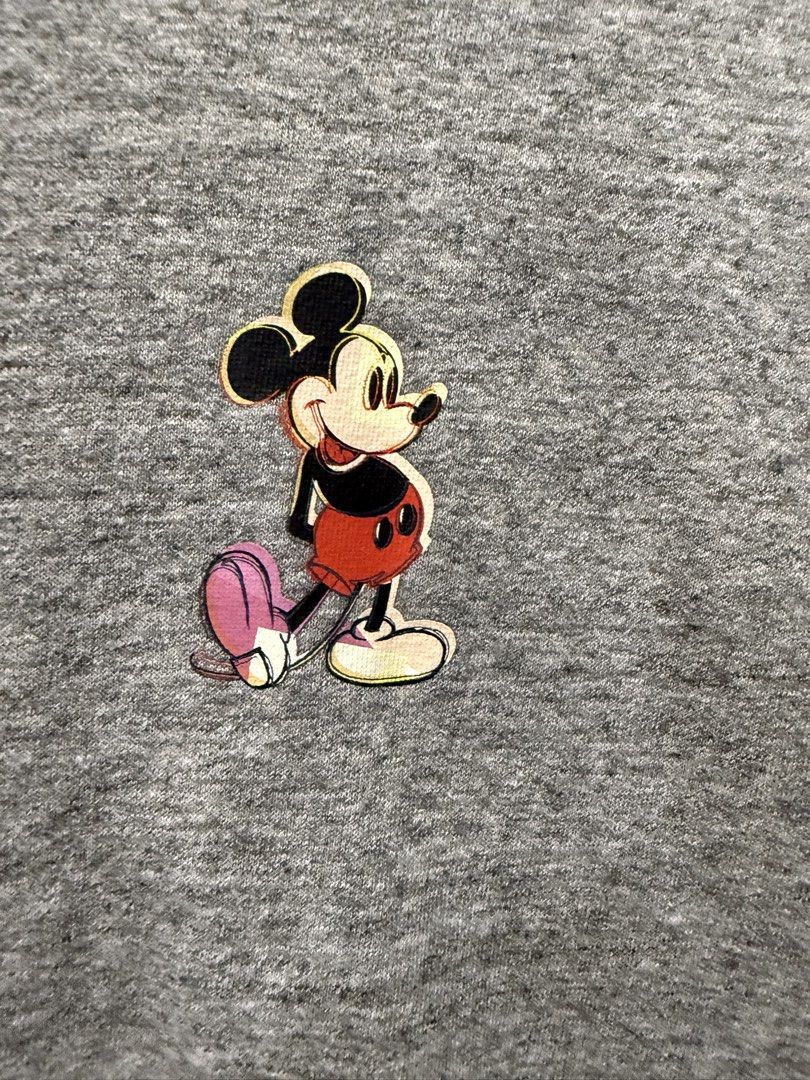 Uniqlo Mickey Mouse sweater (Category: Babies & Kids Fashion) located in Paranaque City. Submitted by m_marie (Listing ID 1460251499, Image 2). Description: Can fit to adult small size .