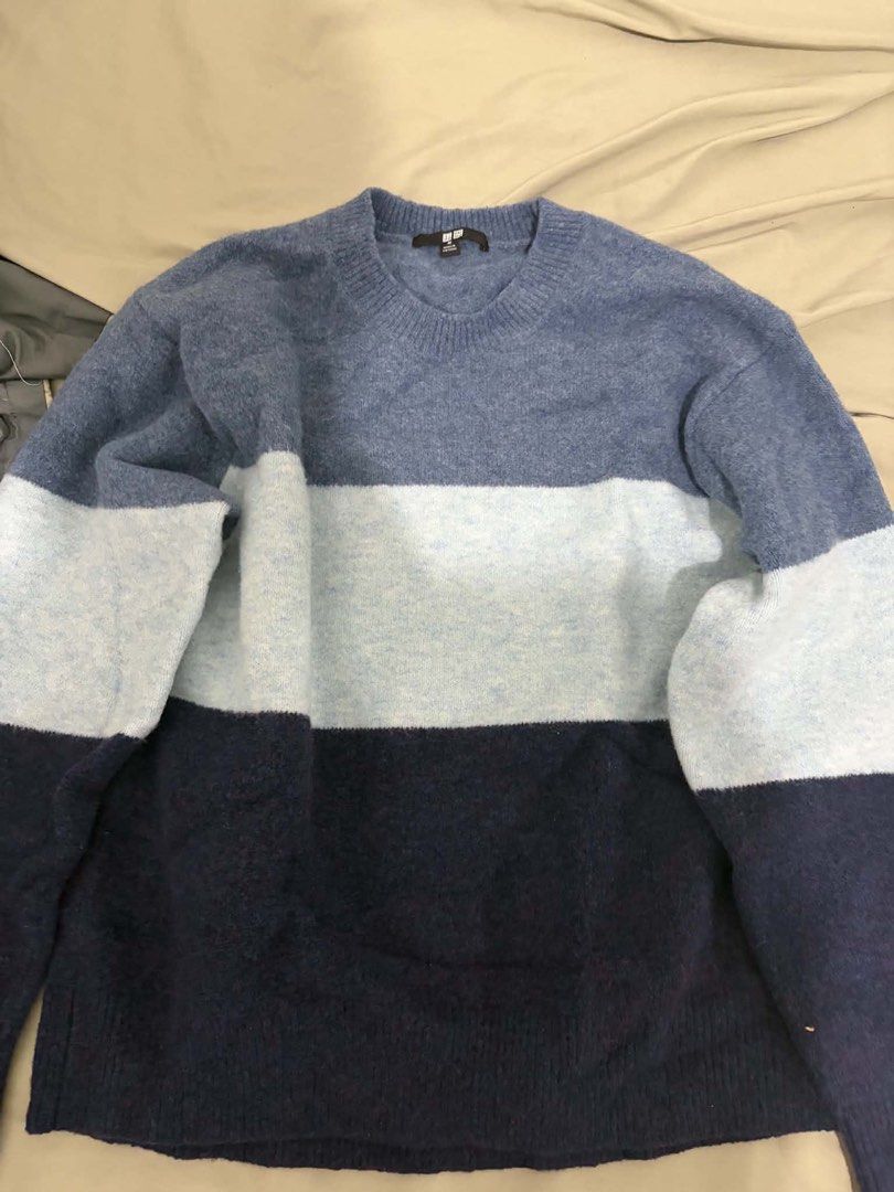 UNIQLO SOUFFLÉ YARN CREW NECK (Category: Coats, Jackets and Outerwear) located in Manila. Submitted by dianemae90804 (Listing ID 1460272590, Image 1). Description: UNIQLO Soufflé Yarn Crew Neck Sweater ✨ Condition: Like new ✨ Used only twice ✨ Size: Medium (M) ✨ Soft and cozy Soufflé Yarn material ✨ Blue / light gray / navy color-block design ✨ No major flaws, stains, or damage ✨ Authentic UNIQLO 📌 Selling because: rarely used / decluttering.