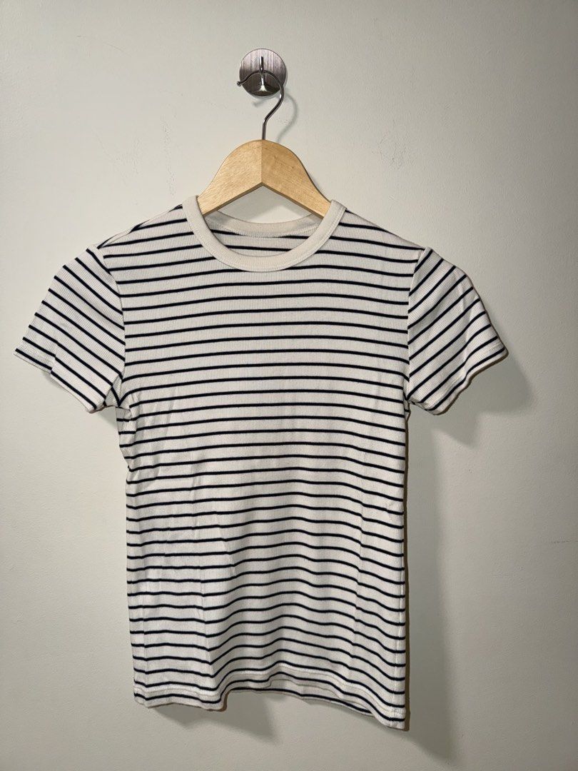 Uniqlo stripes shirt (Category: Others Tops) located in Makati City. Submitted by andzr. (Listing ID 1460166756, Image 1). Description: .