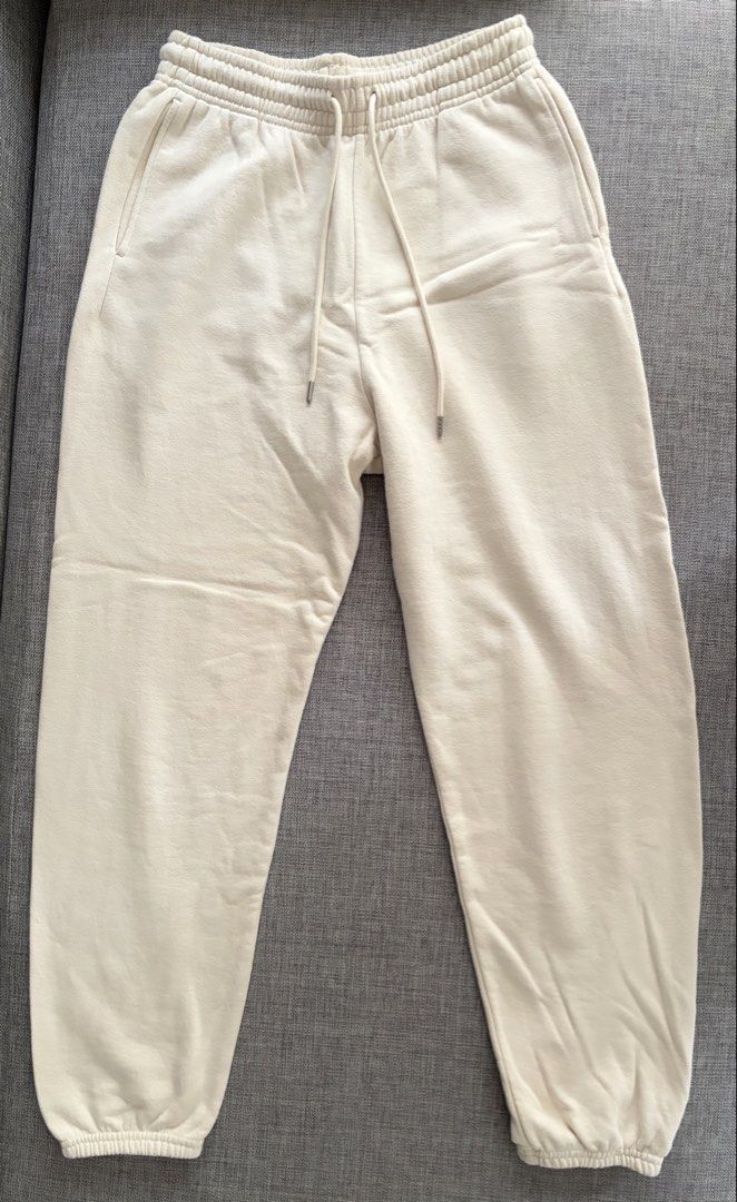 Uniqlo Sweatpants (Category: Other Bottoms) located in Quezon City. Submitted by snoopiii (Listing ID 1460176614, Image 1). Description: Color: Beige RFS: Decluttering.