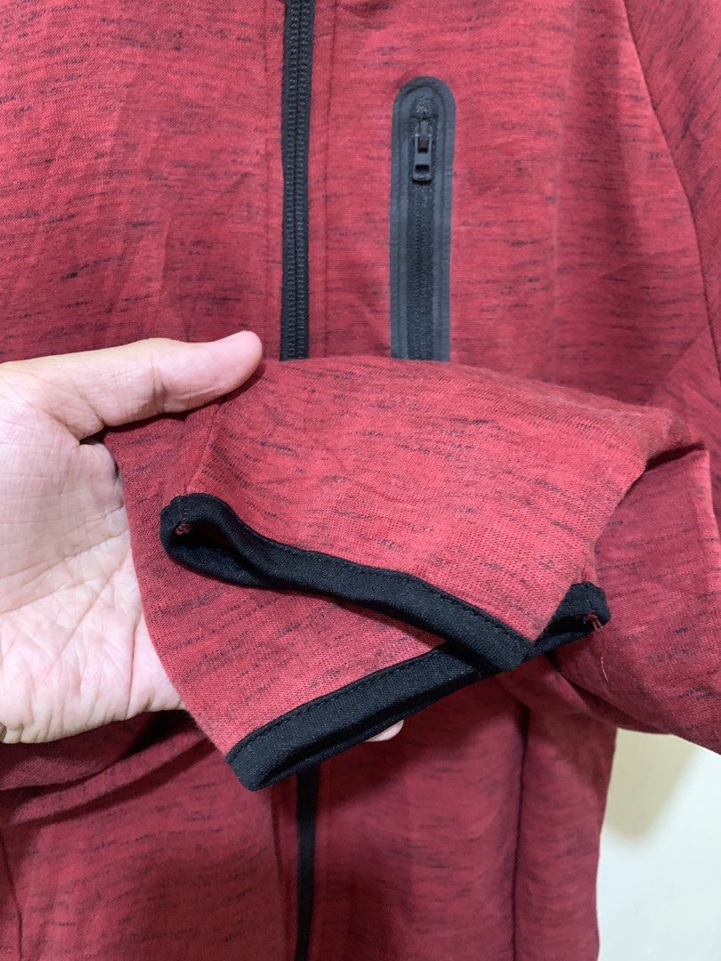 UNIQLO TECHFLEECE HOODIE (Category: Hoodies) located in Bacolod City. Submitted by jmthrift28 (Listing ID 1460283633, Image 3). Description: .