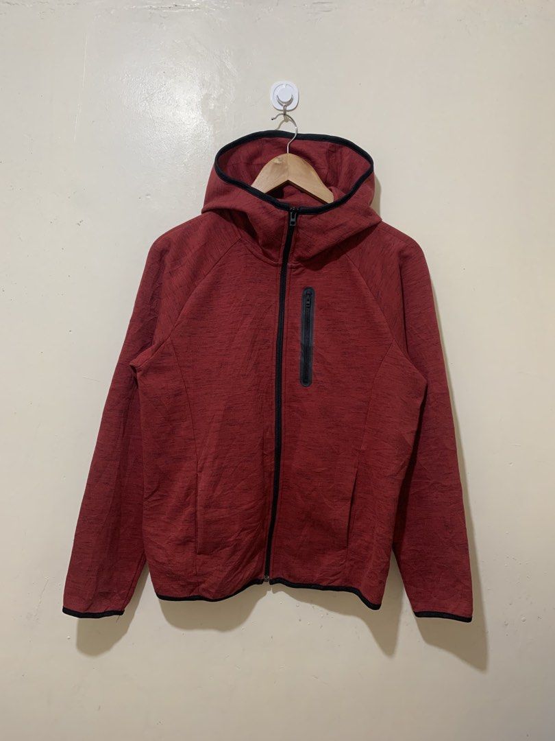 UNIQLO TECHFLEECE HOODIE (Category: Hoodies) located in Bacolod City. Submitted by jmthrift28 (Listing ID 1460283633, Image 1). Description: .